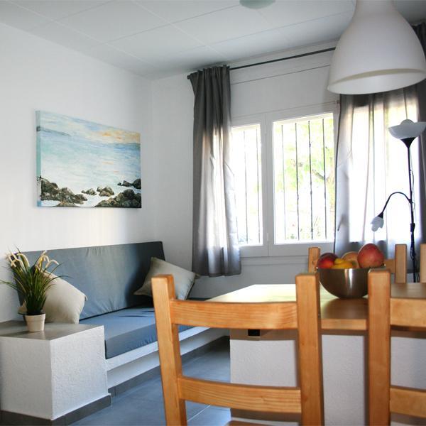 Apartaments La Riera Roses Bilik gambar