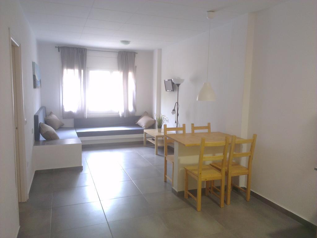 Apartaments La Riera Roses Bilik gambar