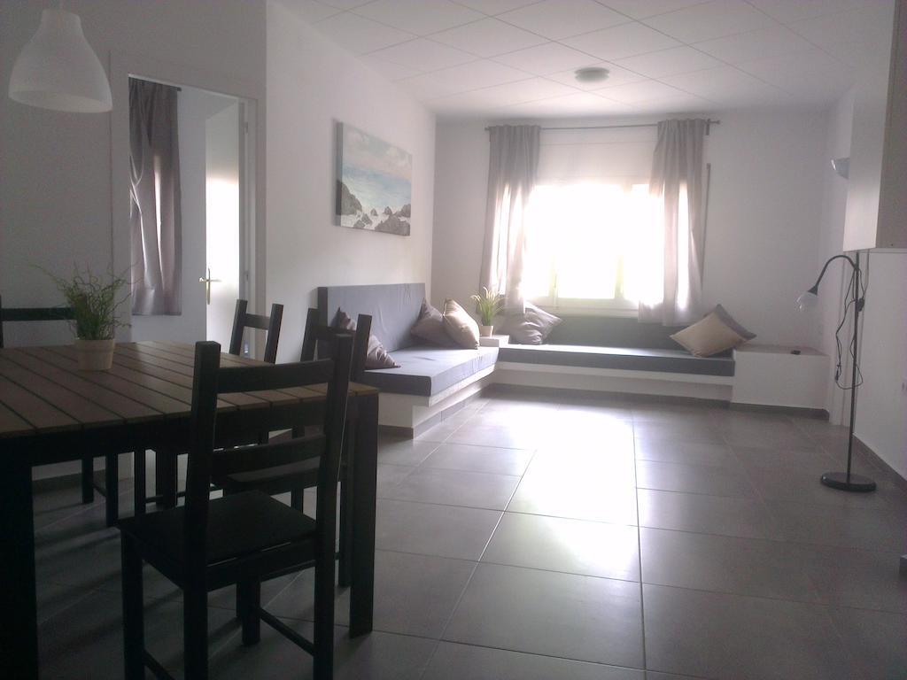 Apartaments La Riera Roses Bilik gambar